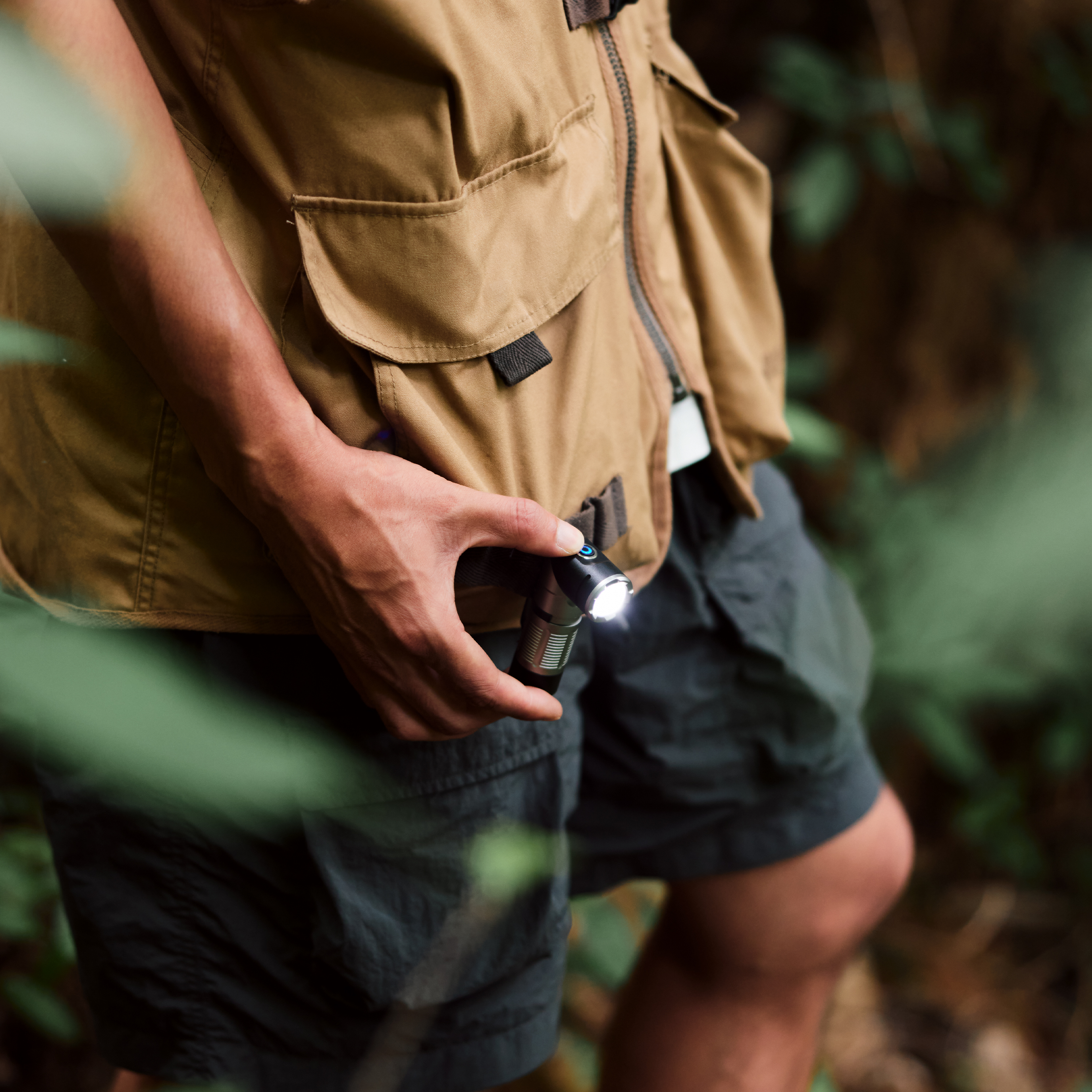 Naturehike kapesní svítilna výklopná M013 85g - stříbrná/černá